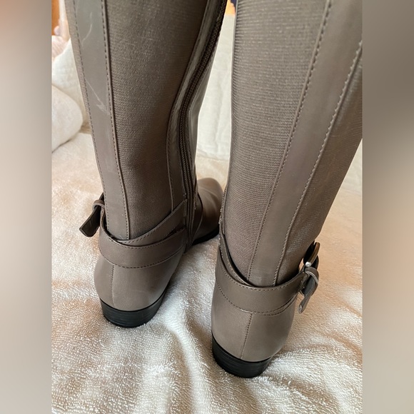 Isaac Mizrahi sz 7 HTF TAUPE leather stretch riding boots- never worn - Picture 13 of 13